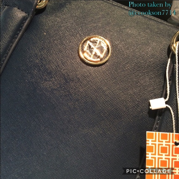 Boutique-Tracy Negoshian navy blue zip top satchel - Picture 3 of 8